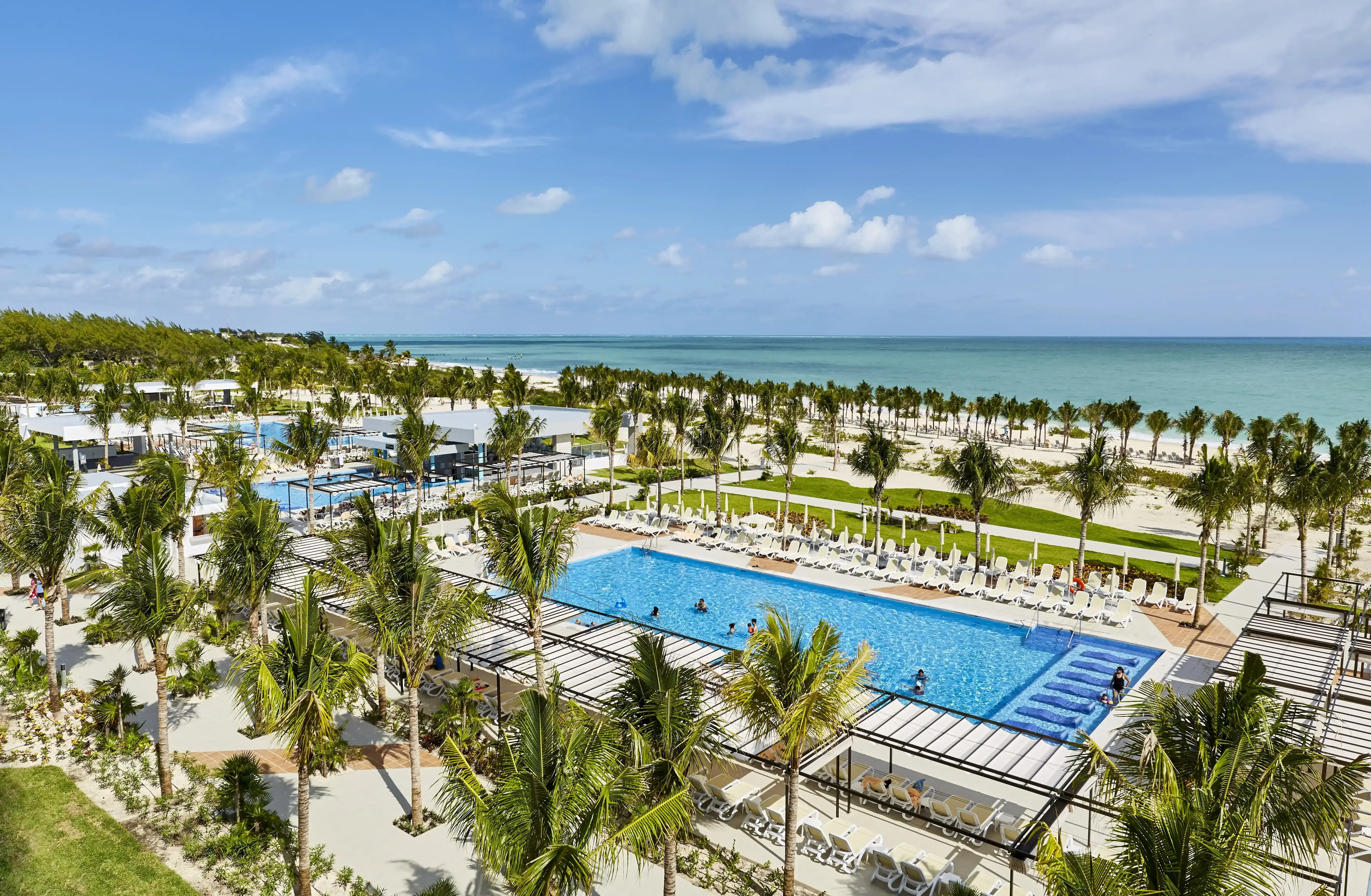 How to Get from the Cancun Airport to the Riu Dunamar