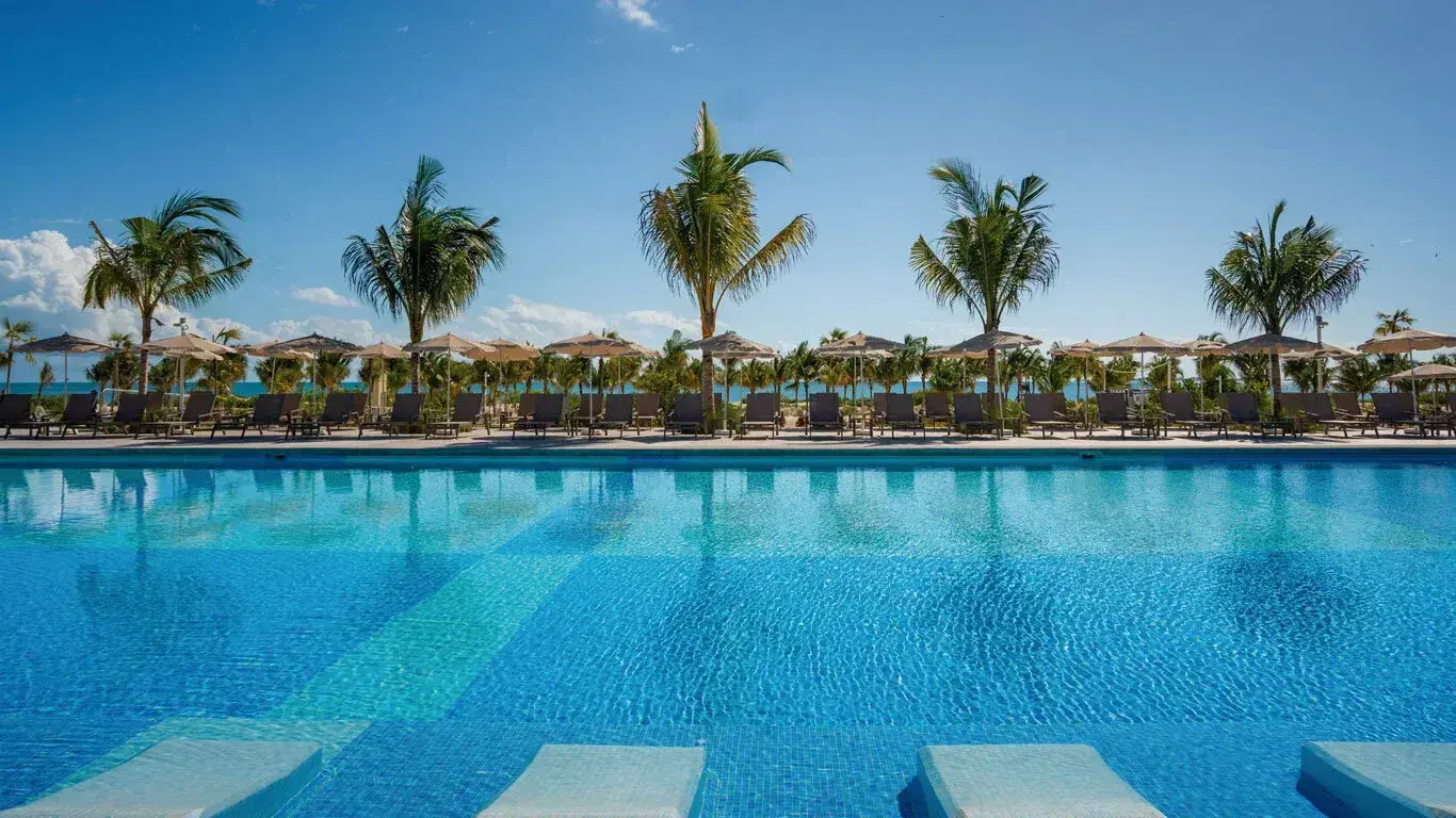 How to Get from the Cancun Airport to the Riu Latino Costa Mujeres
